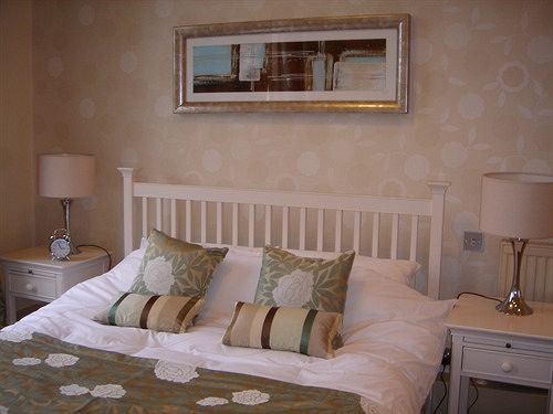 The Red Lion Bed & Breakfast Lacock Exterior photo